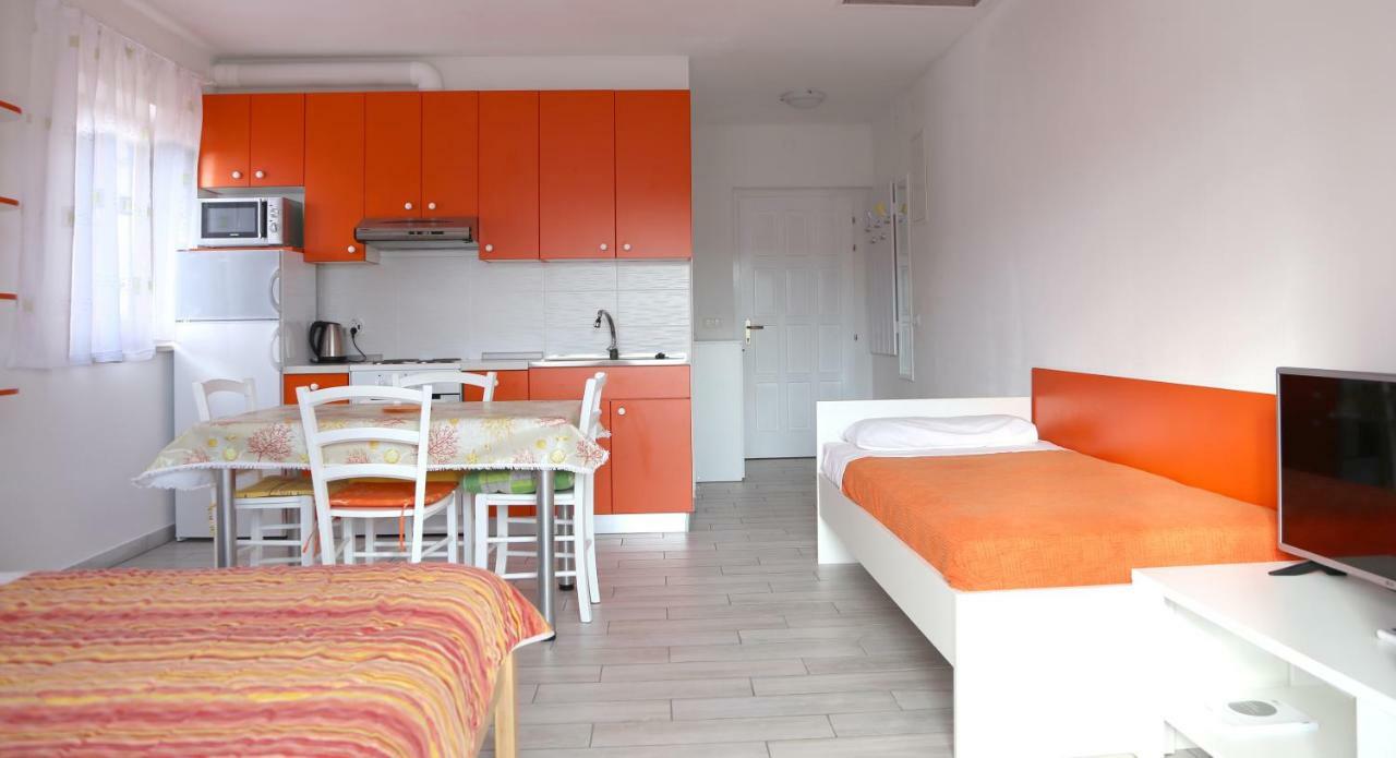 Apartments Laura Pinezići 외부 사진
