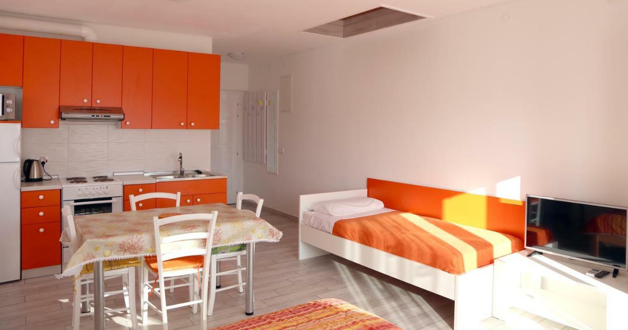 Apartments Laura Pinezići 외부 사진