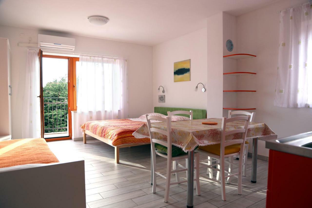 Apartments Laura Pinezići 외부 사진