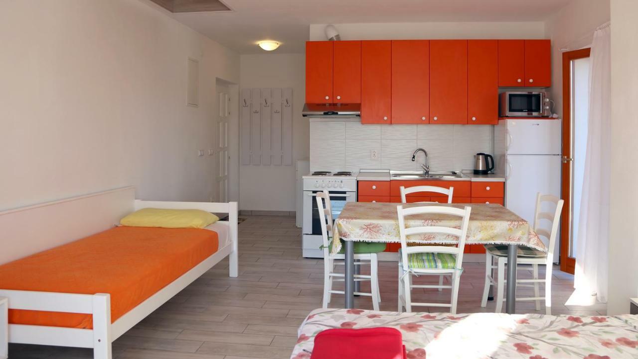 Apartments Laura Pinezići 외부 사진